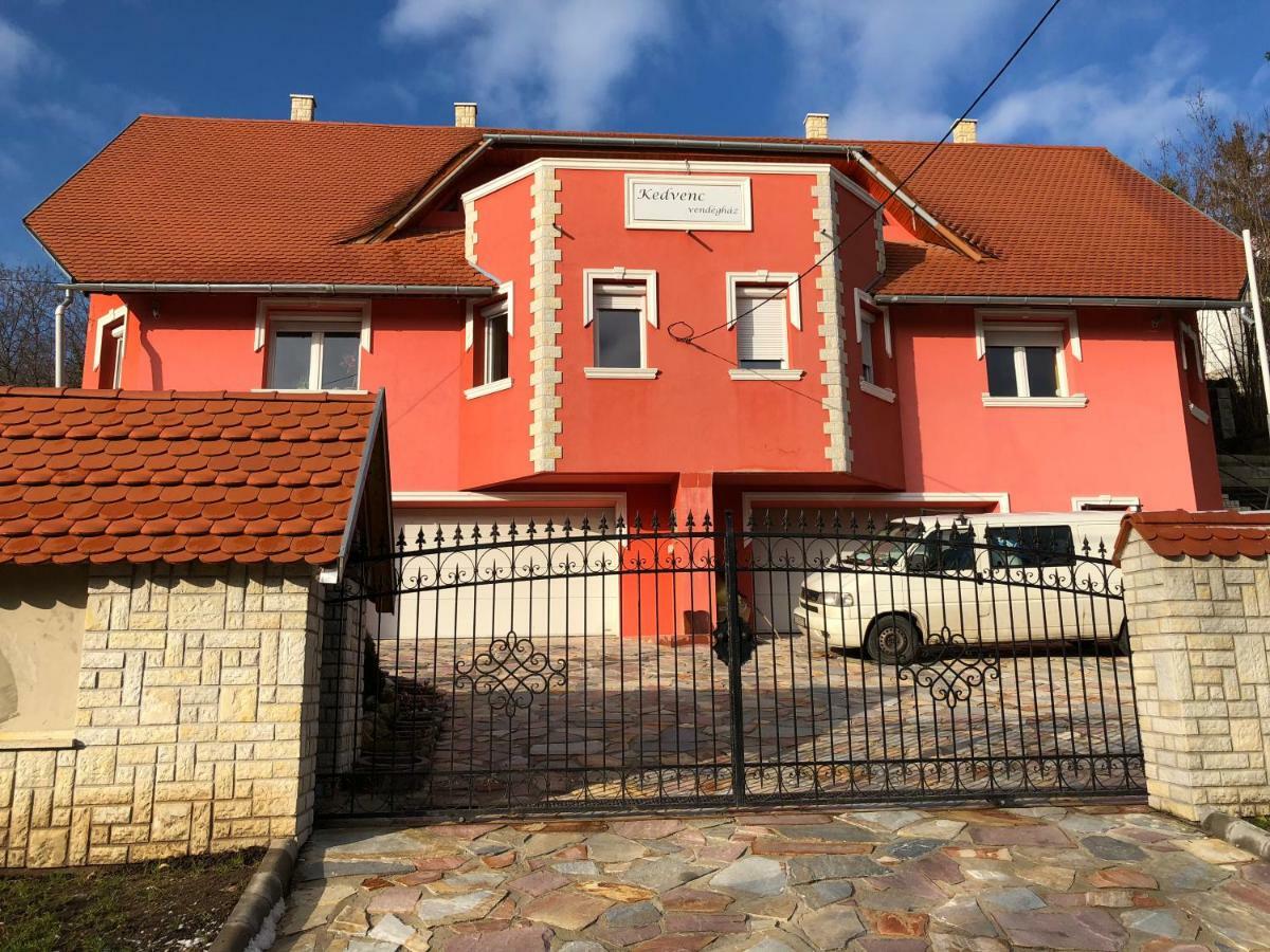 Отель Kedvenc Vendeghaz Мишкольц Экстерьер фото